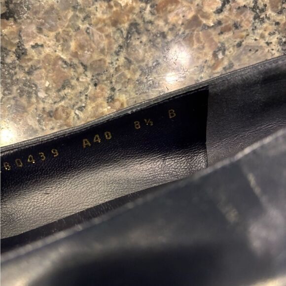 Salvatore Ferragamo Vintage Italian Leather Pumps Size 8.5 Navy Blue Silver Logo - Picture 9 of 9